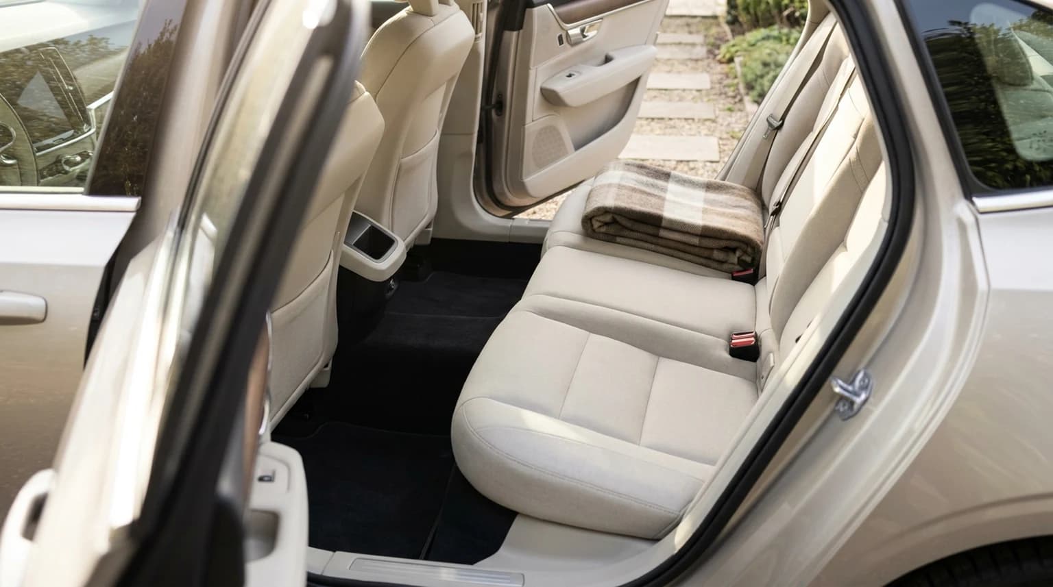 The Clean-Car Effect: What Environmental Order Does to Mental Load